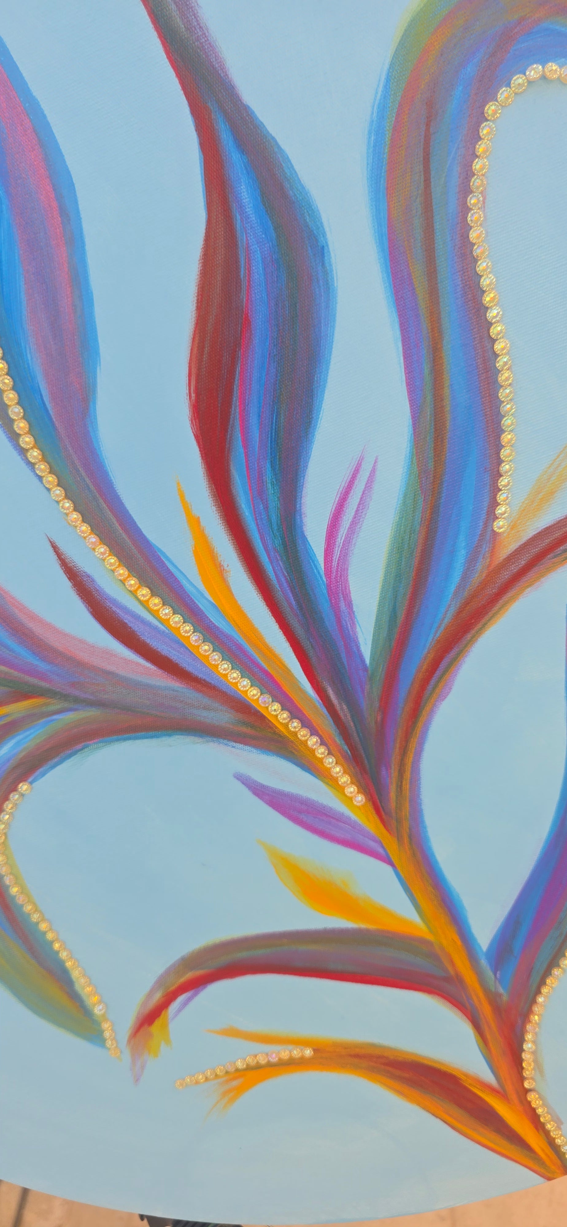 Round abstract acrylic with botanical leaf motif in soft neutrals, Ø60 cm.