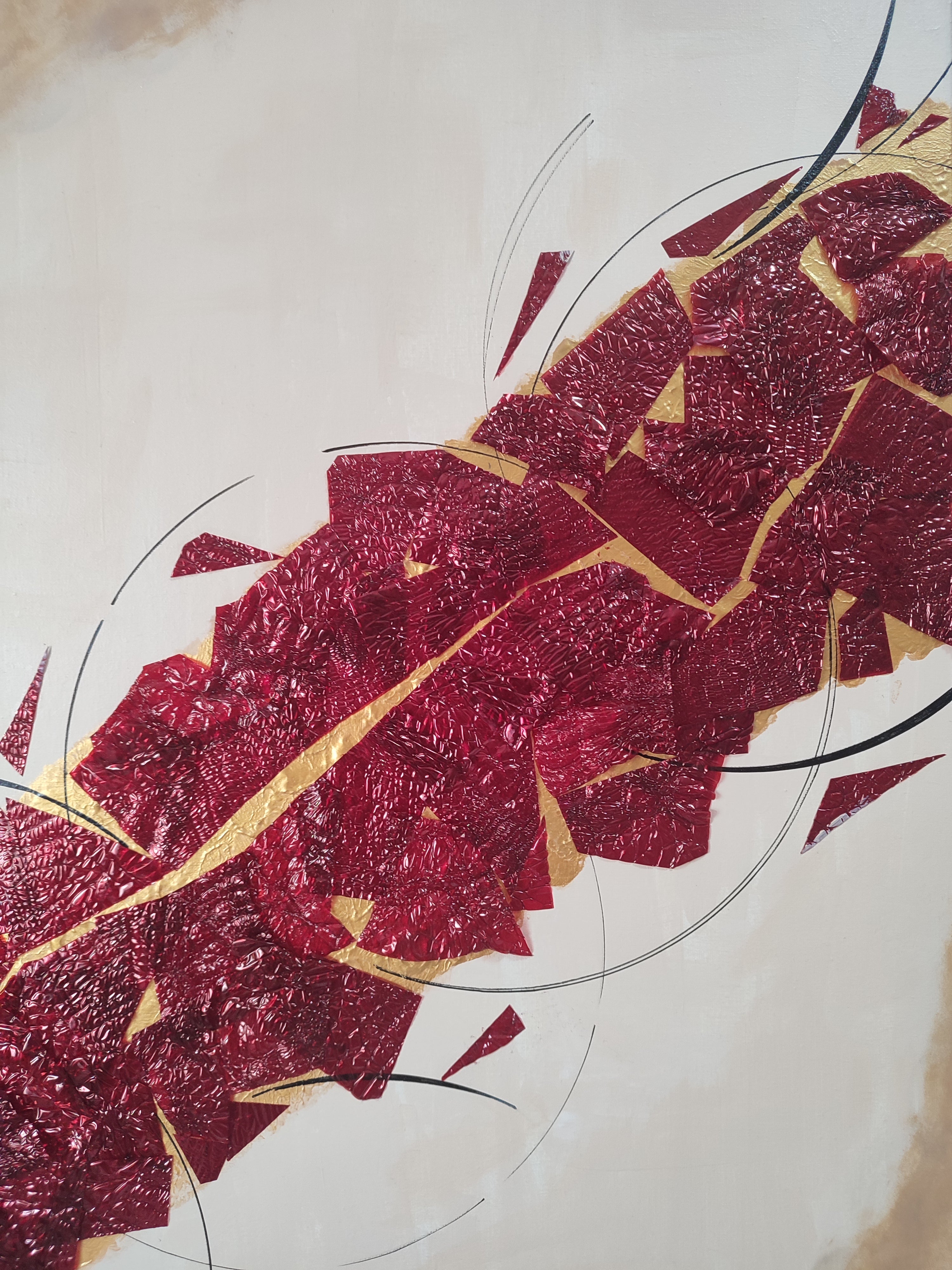Textured crimson diagonal river with gold vein on neutral canvas, 70×100 cm